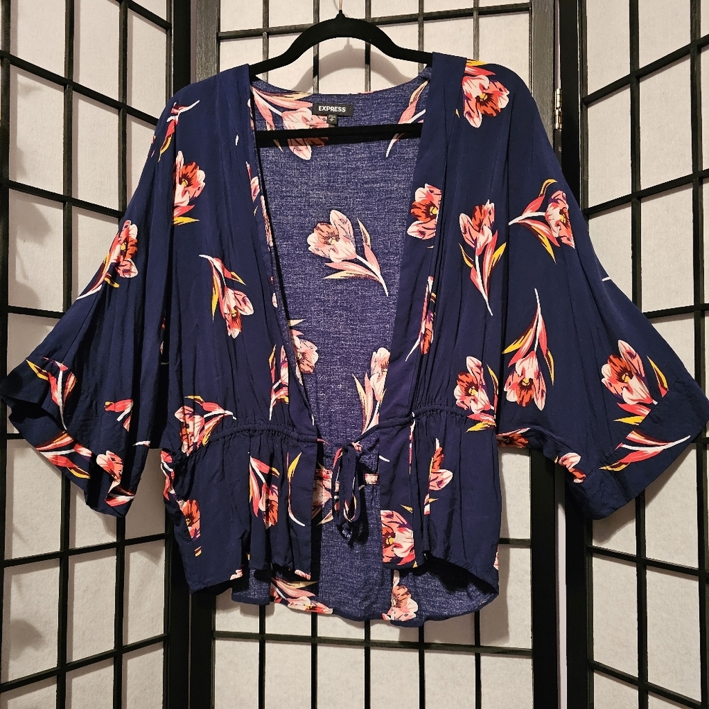 EXPRESS Floral Cinched Waist Kimono Top Size‎ Meduim
